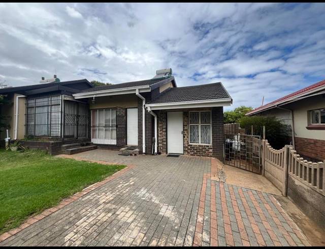 9 BEDROOM HOUSE FOR SALE IN KEMPTON PARK EXT 02